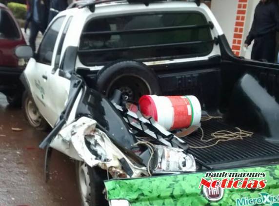 Caminhão desgovernado atinge três veículos estacionados no centro
de Ijuí - foto 4
