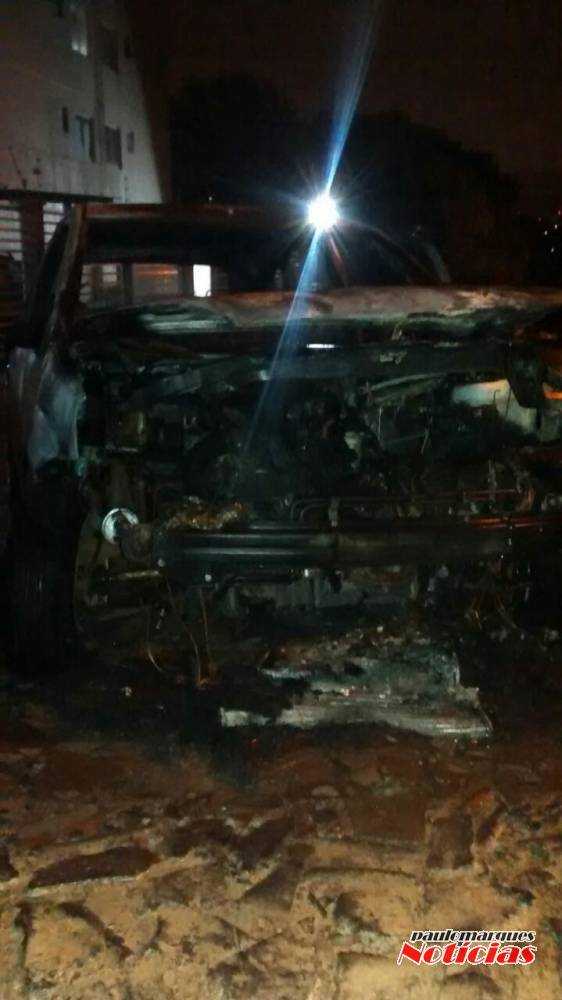 Veículo incendeia na entrada de uma prédio em Ijuí; VEJA VÍDEO - foto 4