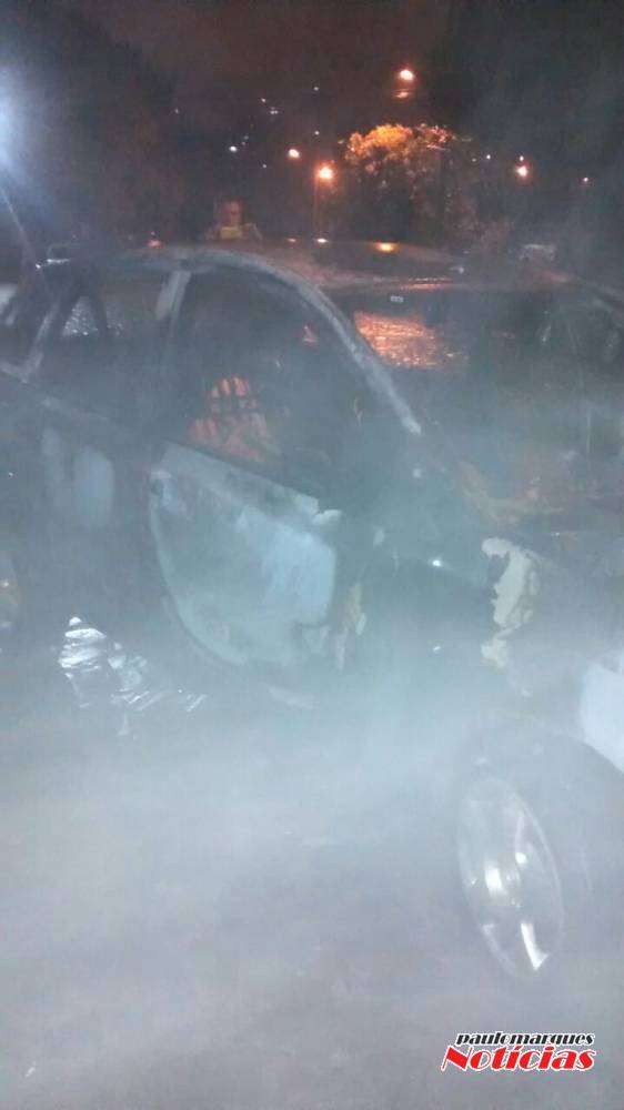 Veículo incendeia na entrada de uma prédio em Ijuí; VEJA VÍDEO - foto 5