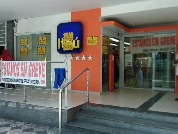 Cidades como Florianópolis, Brusque e Chapecó tiveram agências fechadas
