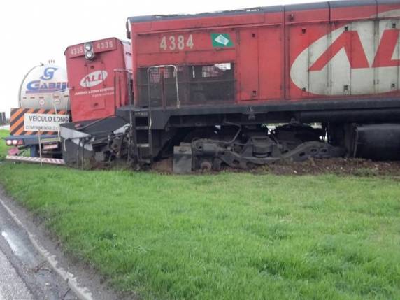 Após colisão, rodovia ficou totalmente bloqueada na altura 

do km 65