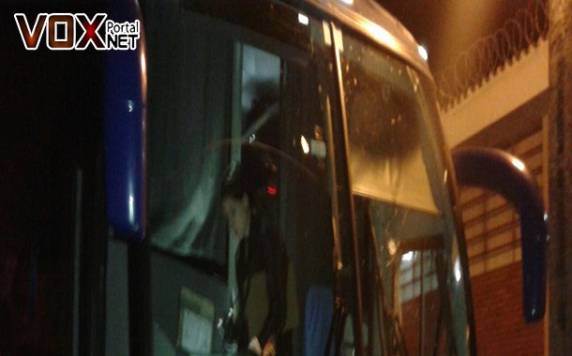 Ônibus é assaltado na BR-163 e passageiros trancados em bagageiro