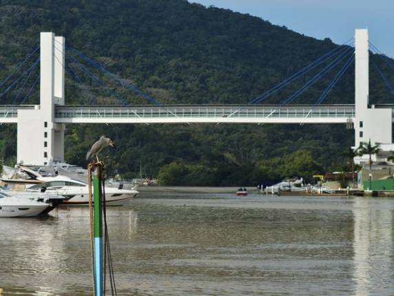 Estrutura de 190 metros liga Barra Sul ao bairro da Barra