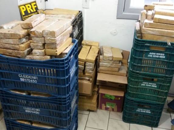 Motorista e passageiro foram presos em flagrante