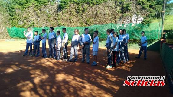 Projeto Pelotão Mirim teve
aula de tênis com o professor “Choco” - foto 2