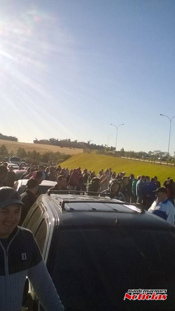 Sindicalistas se
manifestam em frente a indústria Lactalis em Três de Maio - foto 5