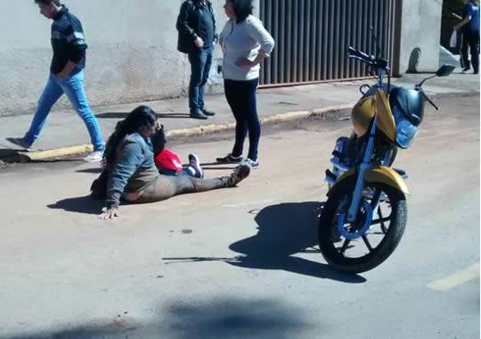 Mulher sofre queda com motocicleta e fica ferida no centro de Ijuí - foto 3
