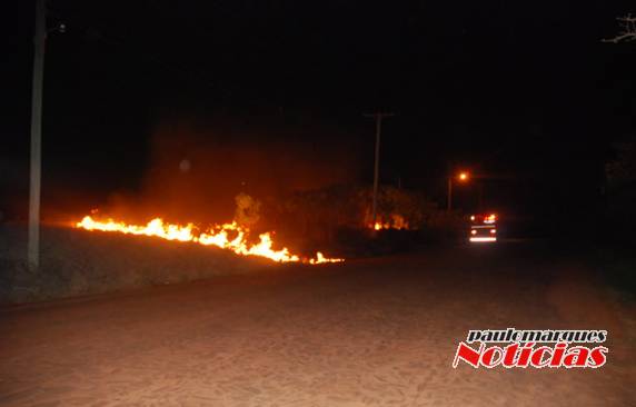 Bombeiros combatem incêndio em vegetação seca na Área Industrial em Três de Maio; VEJA VÍDEO - foto 5