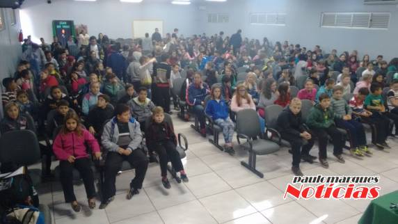 Projeto Pelotão Mirim se
apresentou na Escola Germano Dockhorn - foto 3