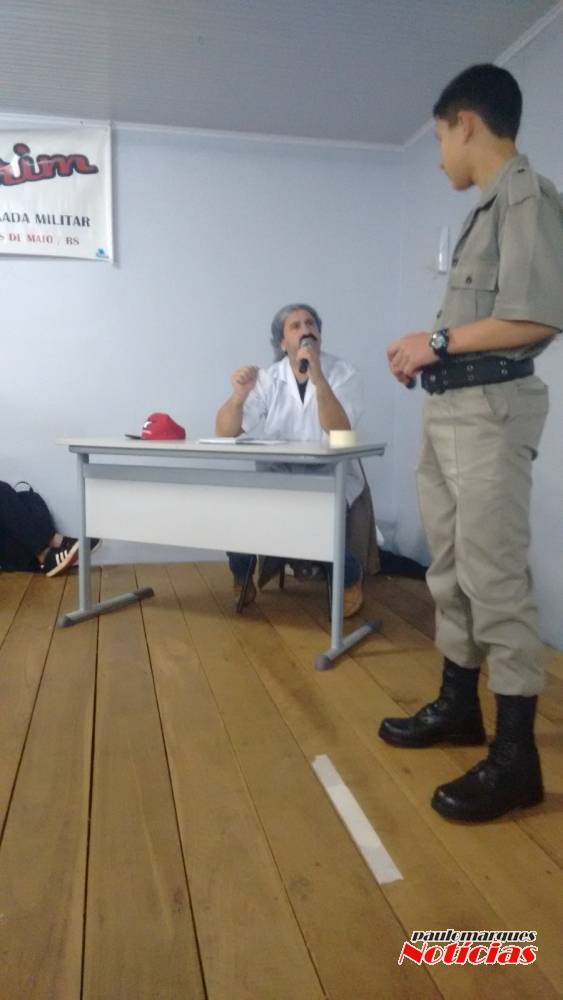 Projeto Pelotão Mirim se
apresentou na Escola Germano Dockhorn - foto 5