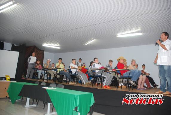 Projeto Pelotão Mirim se
apresentou na Escola Germano Dockhorn - foto 7