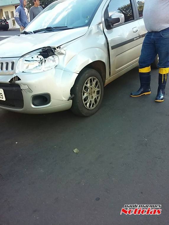 Casal de motociclistas fica ferido em acidente no centro de Ijuí - foto 3