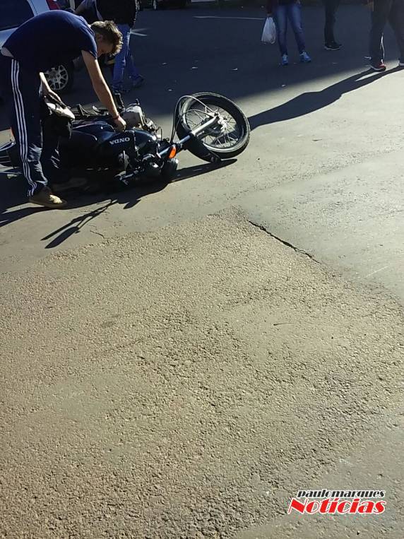 Casal de motociclistas fica ferido em acidente no centro de Ijuí - foto 4