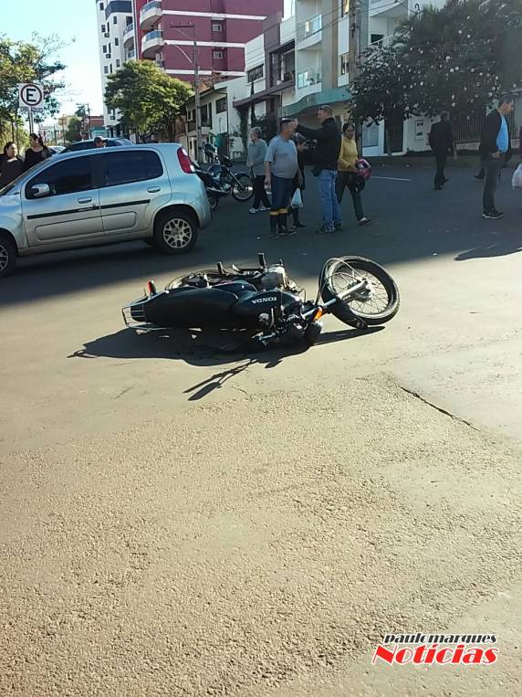 Casal de motociclistas fica ferido em acidente no centro de Ijuí - foto 5