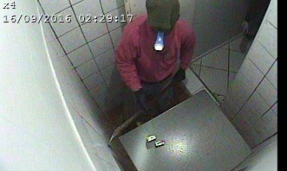 Bandidos atacam 

agência do Banco Sicredi em Vila Lângaro - foto 3