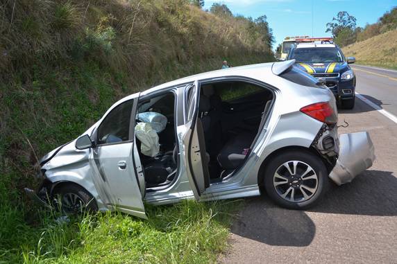Fato aconteceu nesta sexta-feira (16) no 

Km 254,1 e envolveu quatro veículos