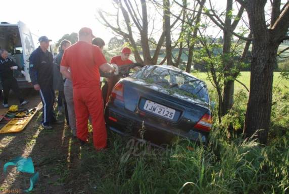 Acidente deixa duas mulheres feridas entre Tapera e Selbach - foto 3