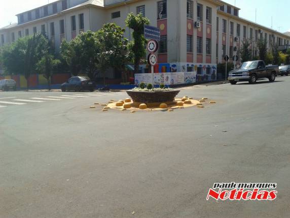 Mulher fica ferida em acidente em rótula no centro de Três de Maio - foto 5