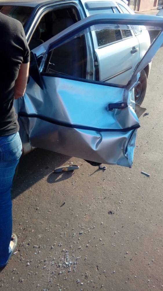 Porta de automóvel fica destruída ao ser aberta no centro de Ijuí - foto 4