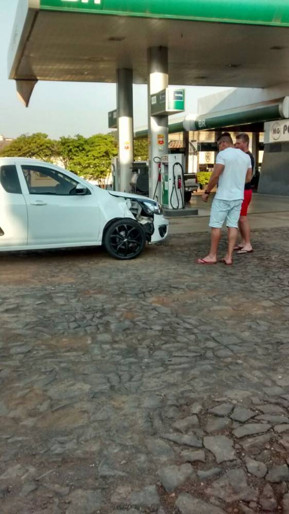 Porta de automóvel fica destruída ao ser aberta no centro de Ijuí - foto 3