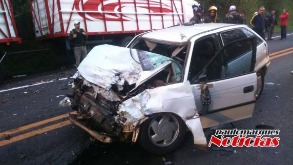 Acidente aconteceu no final da madrugada deste sábado