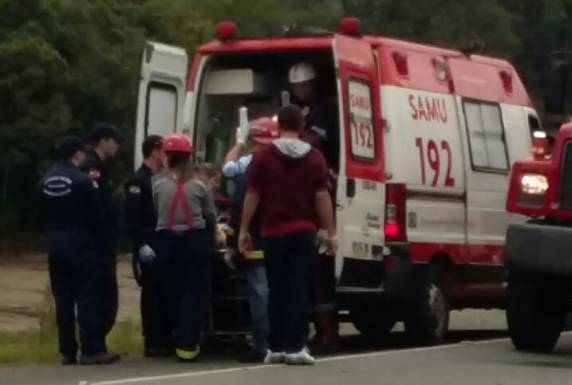 Acidente envolvendo três carros na SC-108, em Guaramirim-SC - foto 6