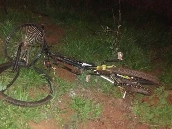 Ao desviar buracos da rodovia, veículo bateu na bicicleta, diz PRF