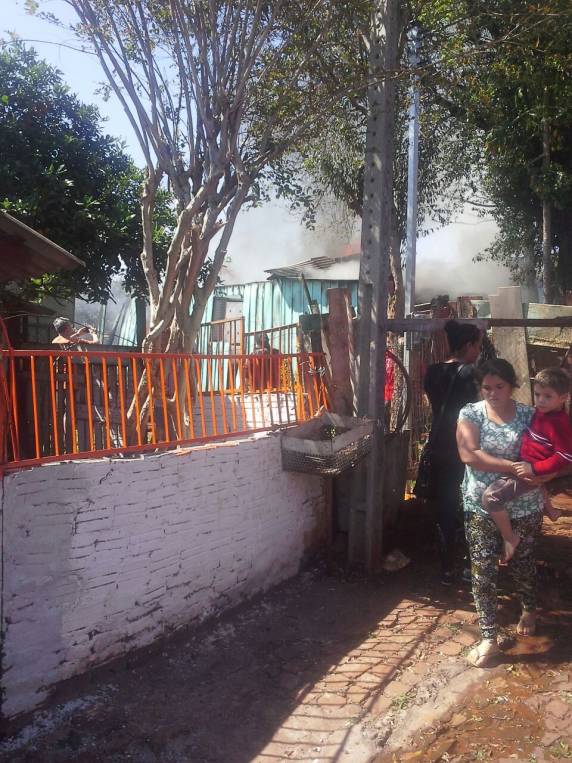 Corpo de Bombeiros combatem incêndio em residência em Ijuí - foto 3