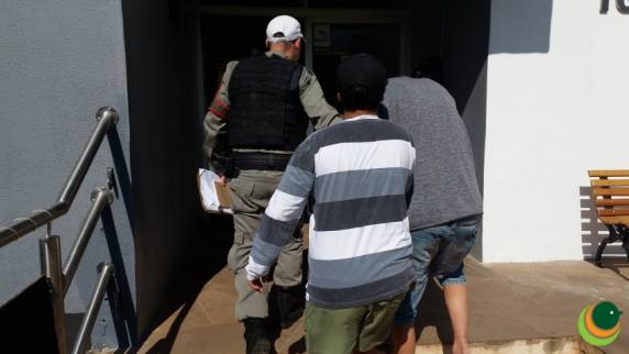 Foragido é preso com veículo roubado - foto 4