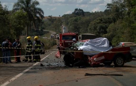 Marcelo Luis Comarela dirigia um veículo modelo 

Fiat Strada