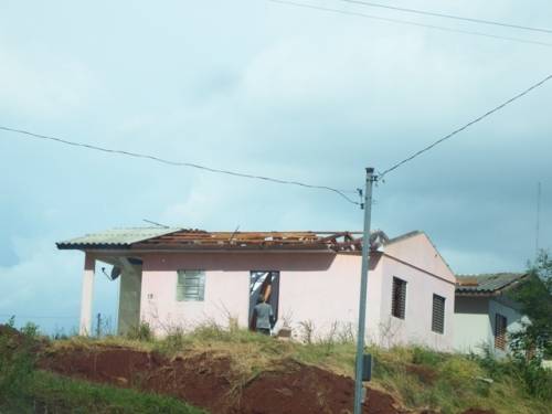 Grave temporal deixou grandes
estragos em Crissiumal - foto 3