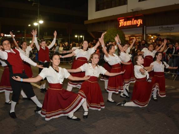 102 atrações passaram pela Rua XV de 

Novembro, no Centro de Blumenau