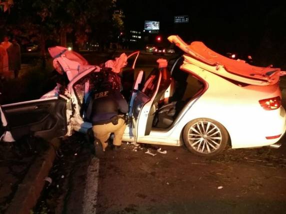 Duas pessoas ficam gravemente feridas após colisão na BR-116, no RS - foto 2