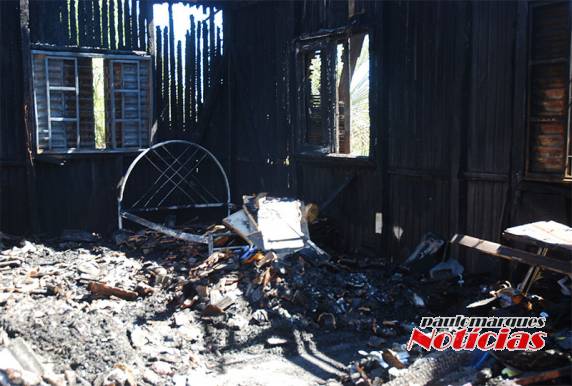 Família sonha em reconstruir casa destruída em incêndio; VEJA VIDEO - foto 2