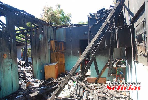 Família sonha em reconstruir casa destruída em incêndio; VEJA VIDEO - foto 3