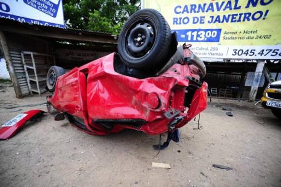Nas rodovias federais, três acidentes envolveram saídas de pista