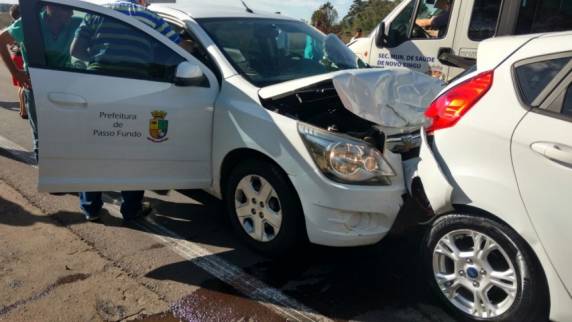 Engavetamento é
registrado na BR 285 em Passo Fundo - foto 3