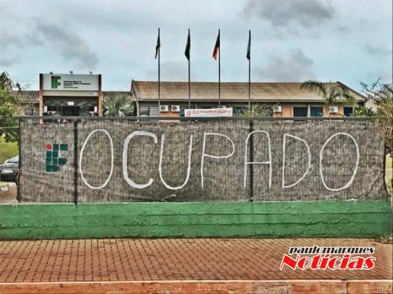Estudantes do IFF de Santo Augusto
protestam contra a aprovação da Pec 241 - foto 7