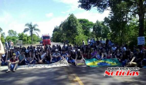 Estudantes do IFF de Santo Augusto
protestam contra a aprovação da Pec 241 - foto 2