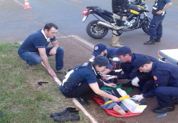 Motociclista fica ferido em
acidente no trevo de entroncamento entre duas rodovias, em Ijuí - foto 2