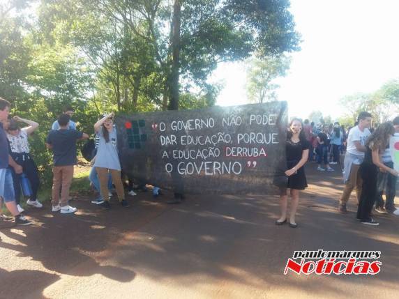 Estudantes do IFF de Santo Augusto
protestam contra a aprovação da Pec 241 - foto 6