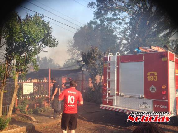 Casa é destruída por incêndio em Santa Rosa; VEJA
VÍDEO - foto 2