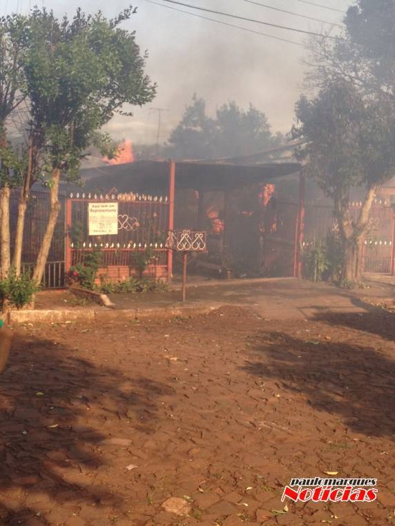 Casa é destruída por incêndio em Santa Rosa; VEJA
VÍDEO - foto 4