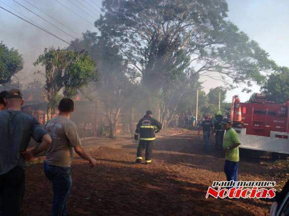 Casa é destruída por incêndio em Santa Rosa; VEJA
VÍDEO - foto 6