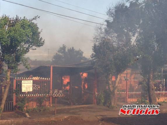 Casa é destruída por incêndio em Santa Rosa; VEJA
VÍDEO - foto 7