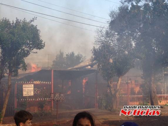 Casa é destruída por incêndio em Santa Rosa; VEJA
VÍDEO - foto 5