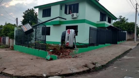 Jovem
fica gravemente ferido em acidente em Passo Fundo - foto 3