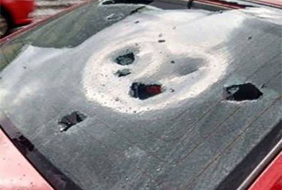 Granizo em Fraiburgo, SC, causa danos em dezenas de casas e
carros - foto 5