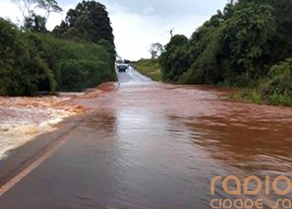 Chuva na madrugada provoca alagamentos em 

vários pontos de Santo Ângelo; VEJA VÍDEOS - foto 2