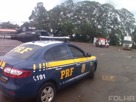 Acidente
envolvendo três caminhões deixa um morto na BR-282 - foto 3